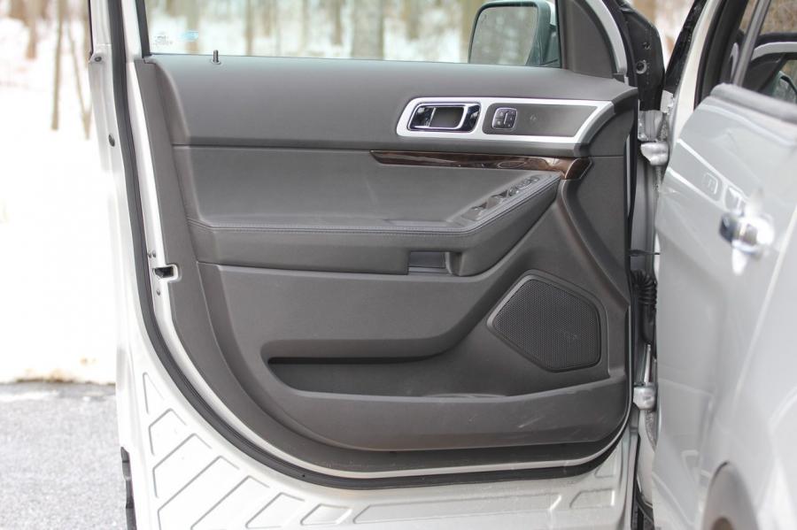  Ford Explorer Limited 4WD 2011 года  (фото 19 из 60)